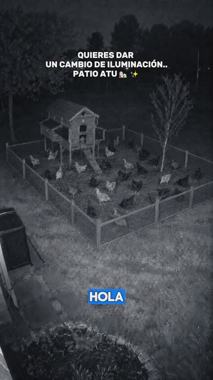 Cliente muestra la luz solar SolarGuard iluminando su patio de noche